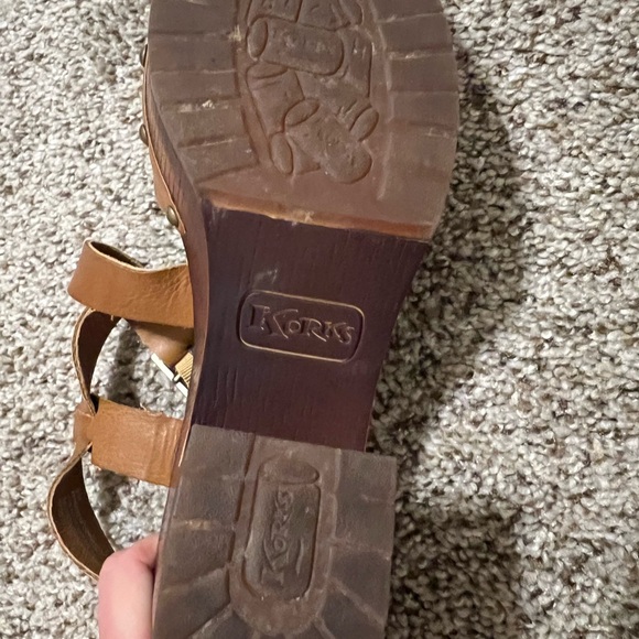 Korks tan studded clogs size 8 - Picture 5 of 6